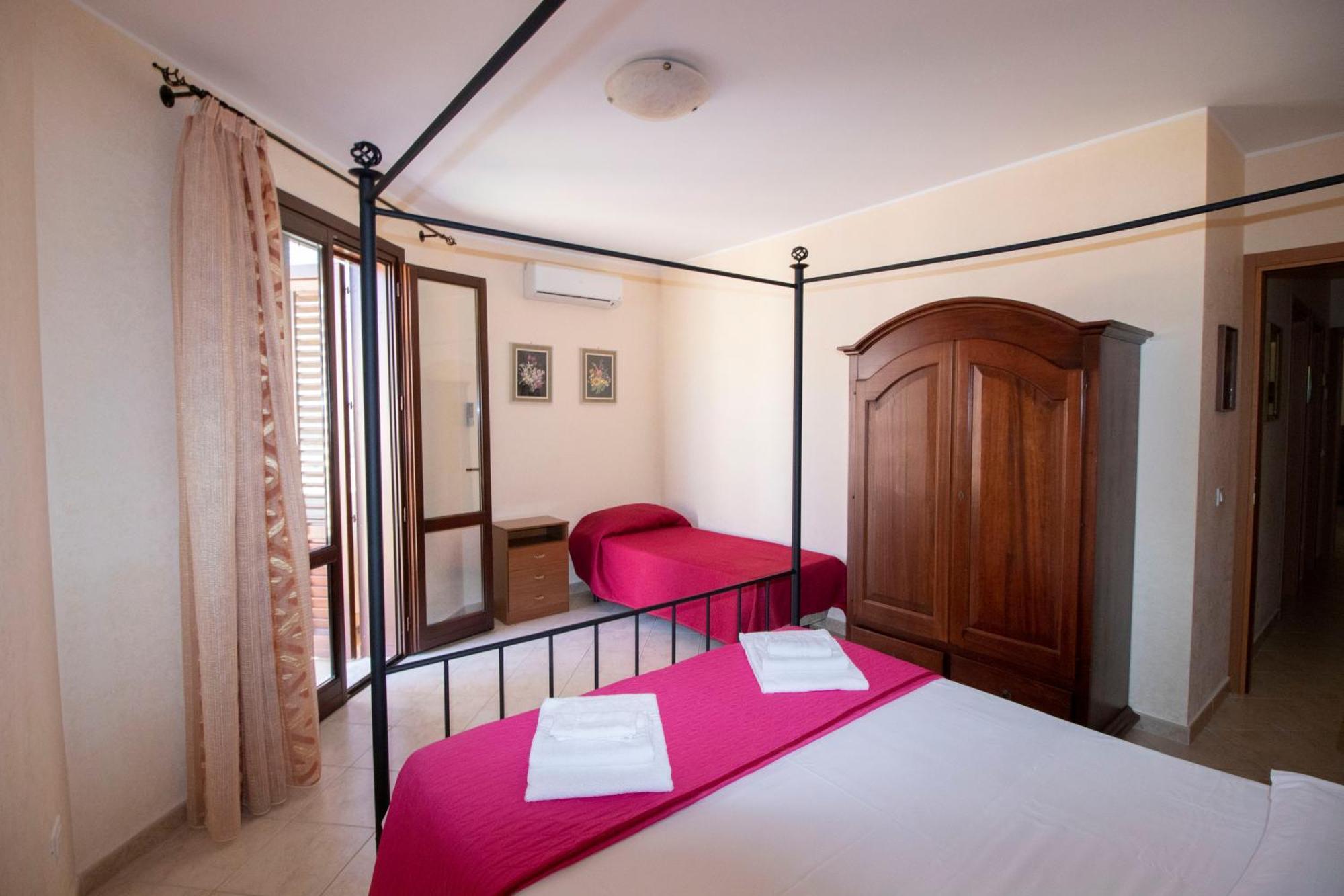 Case Vacanza Cristina Site In Antico Baglio E In Via Abruzzi N 161 ซานวิโต โลคาโป ภายนอก รูปภาพ